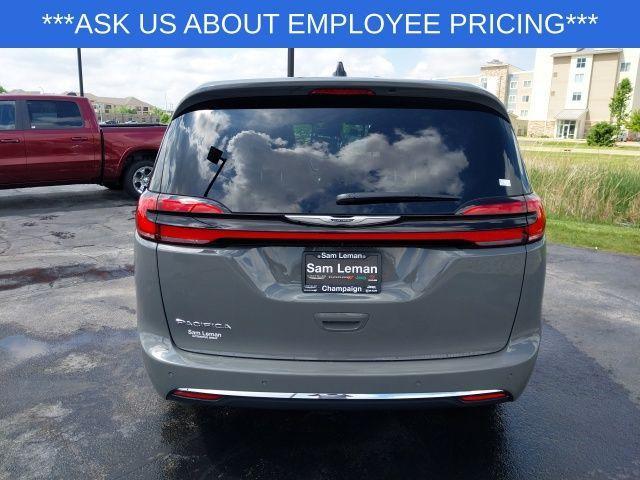 new 2025 Chrysler Pacifica car, priced at $39,940