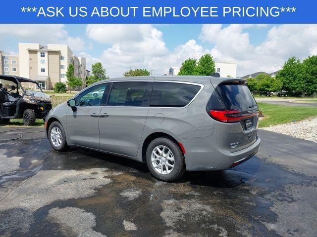new 2025 Chrysler Pacifica car, priced at $39,940