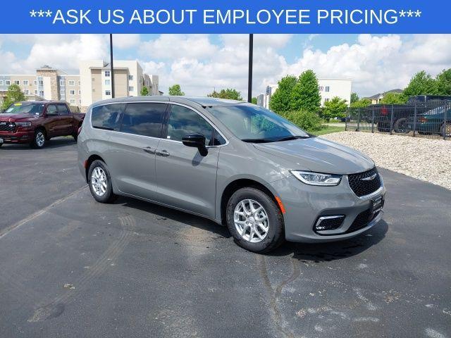 new 2025 Chrysler Pacifica car, priced at $39,940
