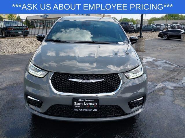 new 2025 Chrysler Pacifica car, priced at $39,940