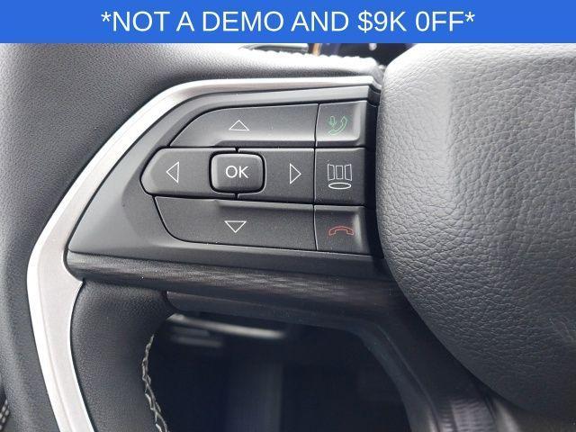 new 2025 Jeep Grand Cherokee car, priced at $35,965