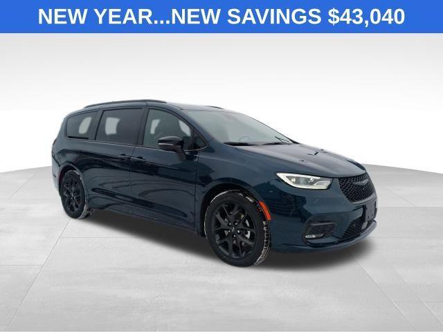 new 2025 Chrysler Pacifica car, priced at $43,040