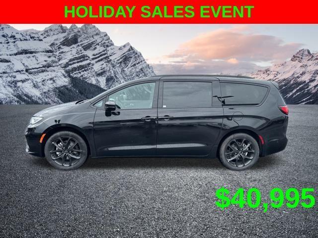 used 2024 Chrysler Pacifica car, priced at $40,995