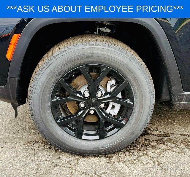 new 2025 Jeep Grand Cherokee car, priced at $37,030