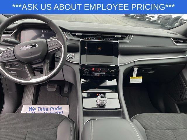 new 2025 Jeep Grand Cherokee car, priced at $38,922