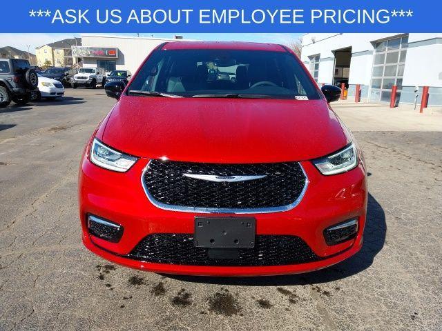 new 2025 Chrysler Pacifica car, priced at $42,915
