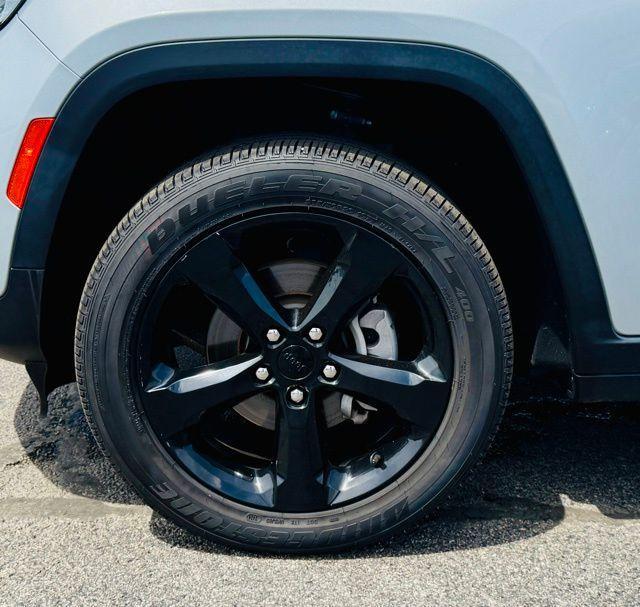 used 2022 Jeep Grand Cherokee car, priced at $27,795