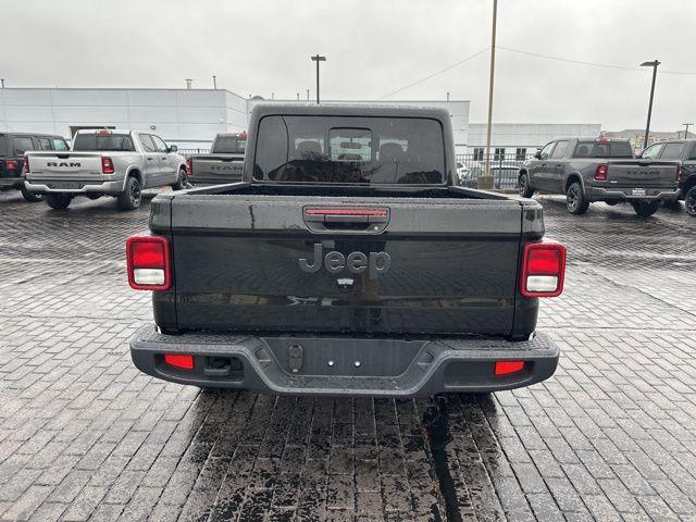 new 2025 Jeep Gladiator car, priced at $36,385