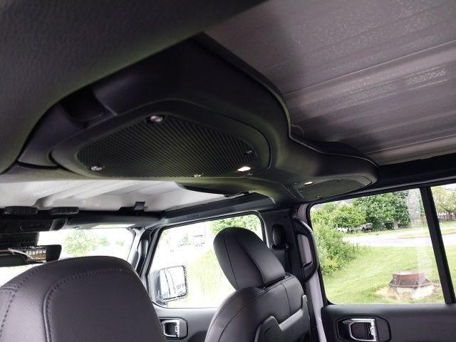 new 2025 Jeep Wrangler car, priced at $46,355