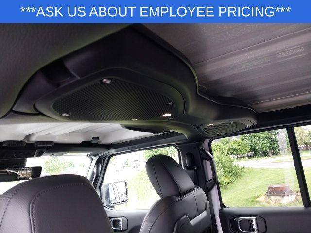 new 2025 Jeep Wrangler car, priced at $47,355