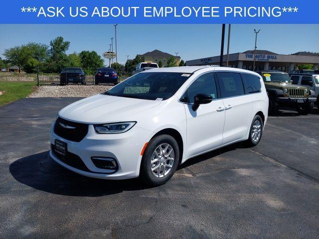 new 2025 Chrysler Pacifica car, priced at $39,445