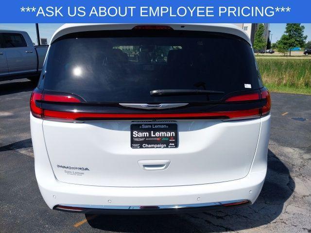 new 2025 Chrysler Pacifica car, priced at $39,445