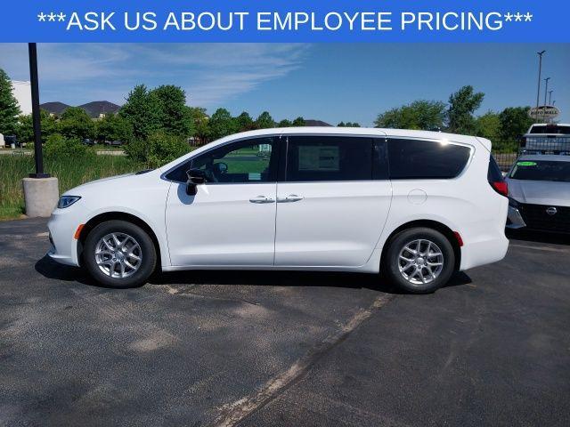 new 2025 Chrysler Pacifica car, priced at $39,445