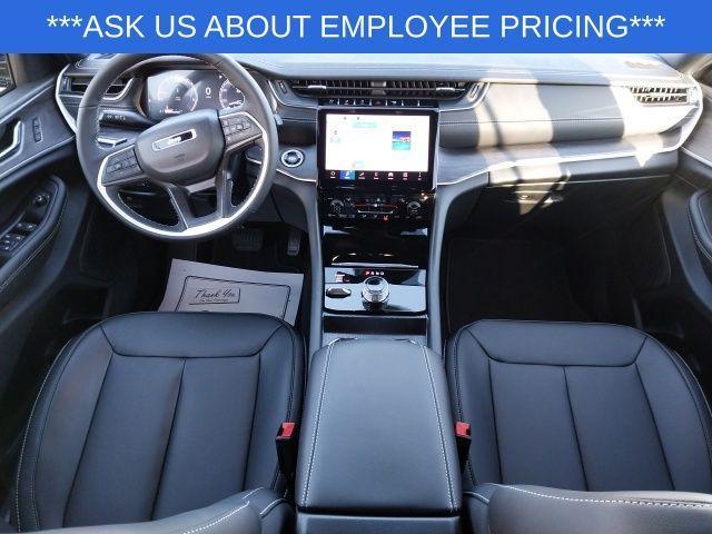 new 2025 Jeep Grand Cherokee car, priced at $44,290