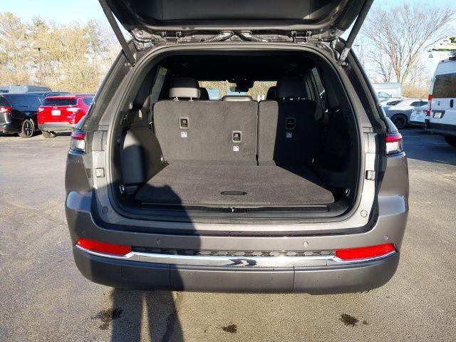 new 2025 Jeep Grand Cherokee car, priced at $40,790