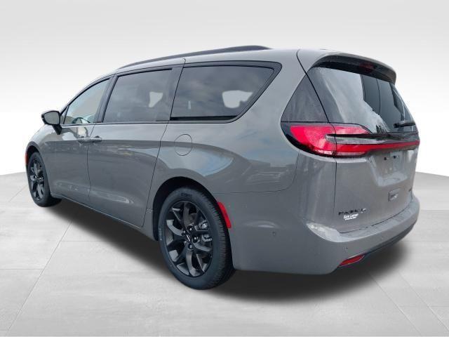 new 2025 Chrysler Pacifica car, priced at $44,040