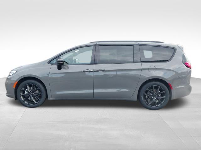 new 2025 Chrysler Pacifica car, priced at $44,040