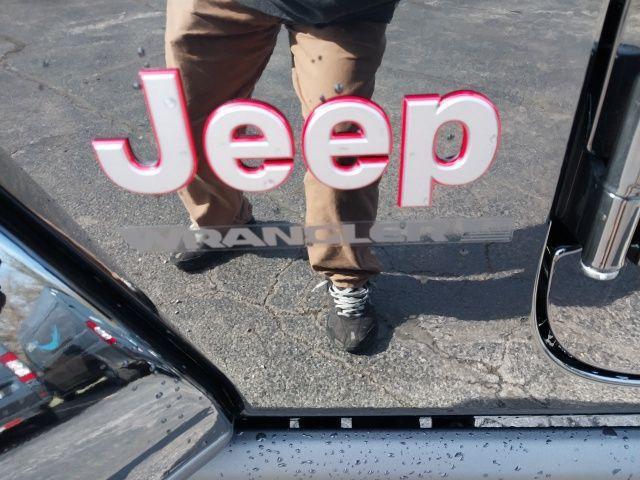 new 2025 Jeep Wrangler car, priced at $57,590