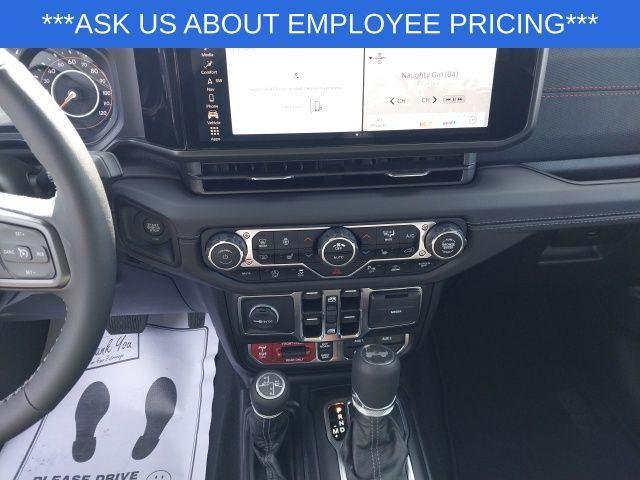 new 2025 Jeep Wrangler car, priced at $60,590