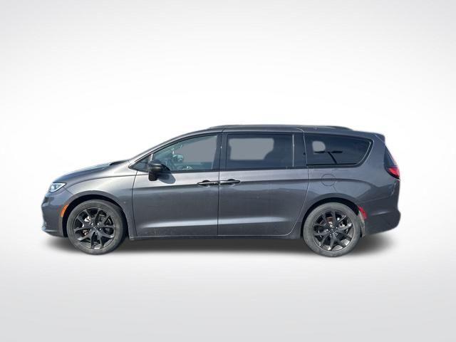 used 2021 Chrysler Pacifica car, priced at $25,900