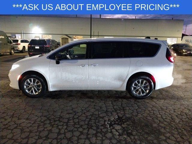 new 2025 Chrysler Pacifica car, priced at $42,420