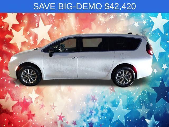 new 2025 Chrysler Pacifica car, priced at $42,420