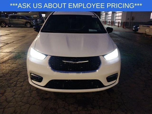 new 2025 Chrysler Pacifica car, priced at $42,420