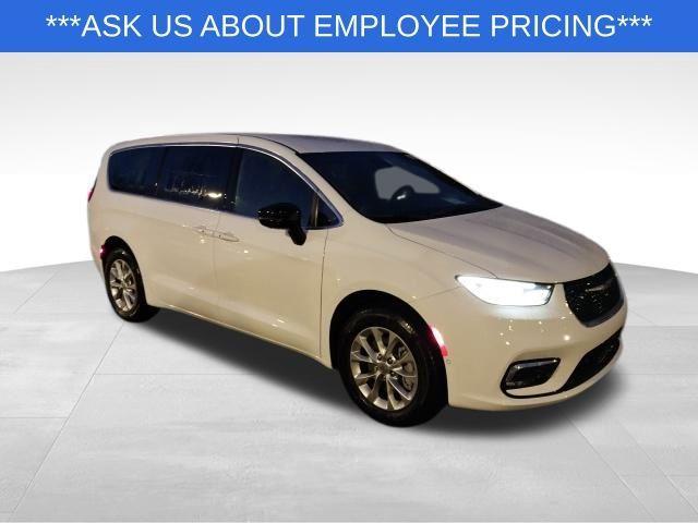 new 2025 Chrysler Pacifica car, priced at $42,420