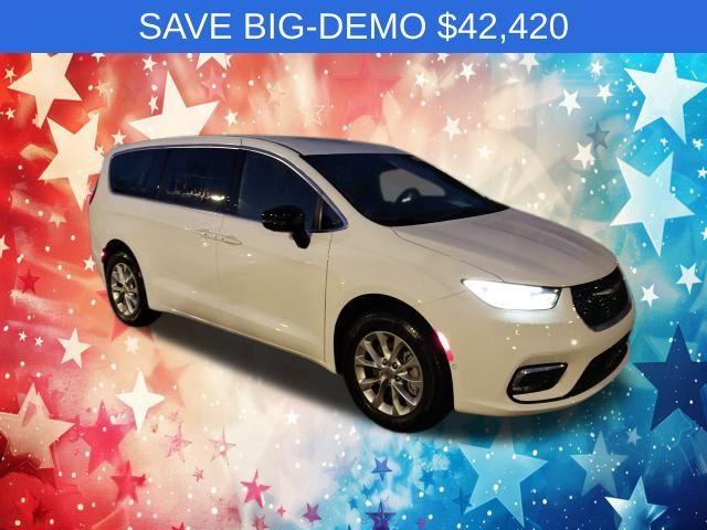 new 2025 Chrysler Pacifica car, priced at $42,420
