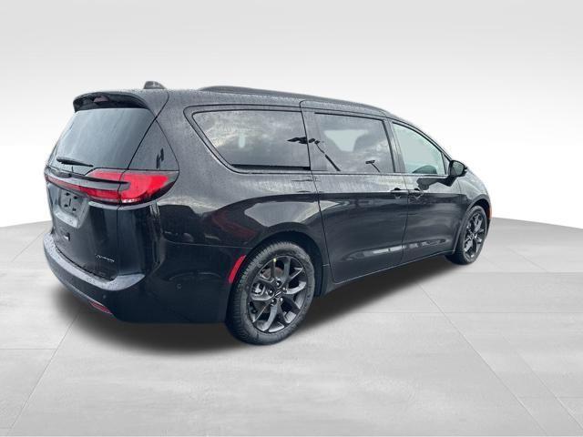 new 2025 Chrysler Pacifica car, priced at $43,545