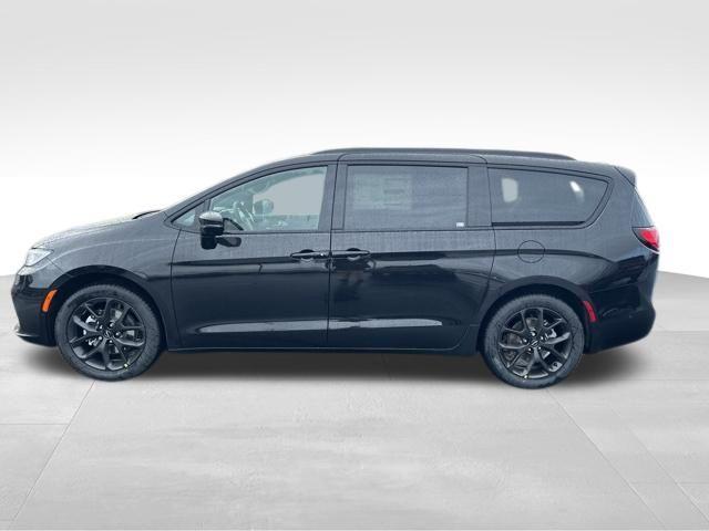 new 2025 Chrysler Pacifica car, priced at $43,545