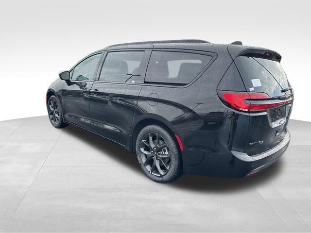 new 2025 Chrysler Pacifica car, priced at $43,545