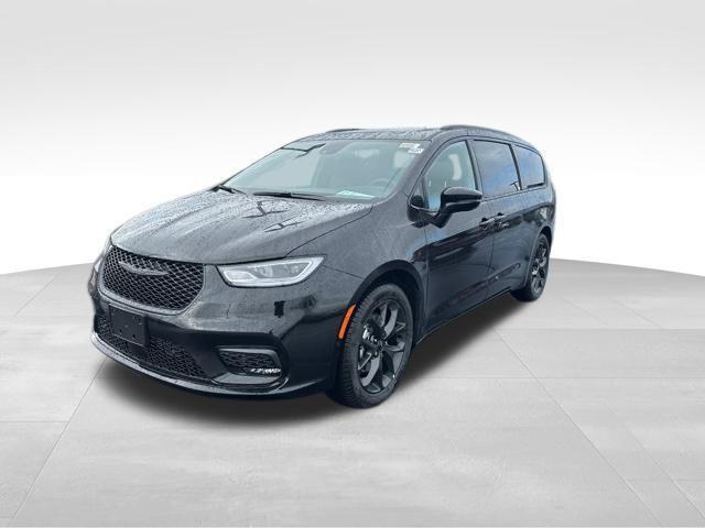 new 2025 Chrysler Pacifica car, priced at $43,545