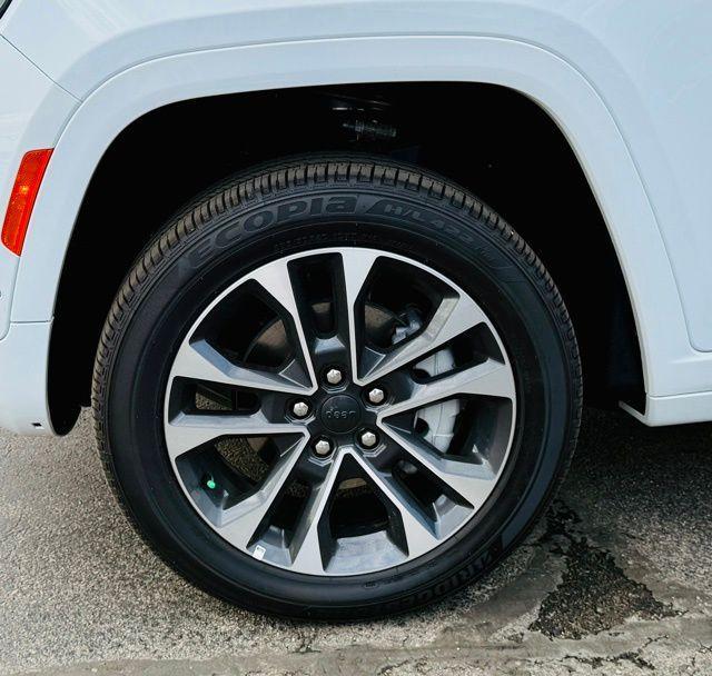 used 2025 Jeep Grand Cherokee car, priced at $53,900