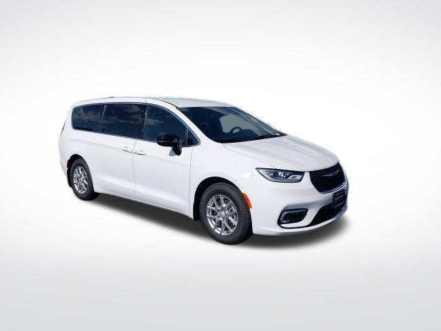 new 2025 Chrysler Pacifica car, priced at $38,620