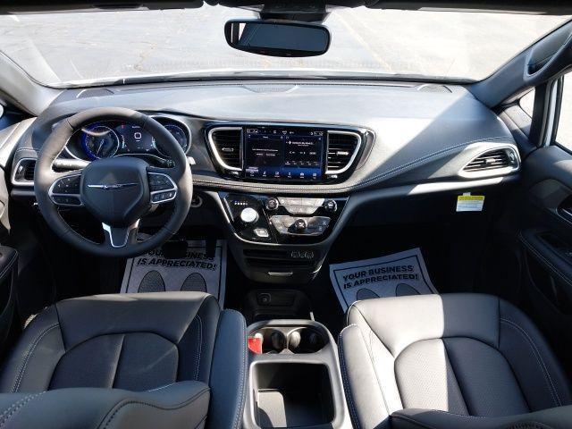 new 2025 Chrysler Pacifica car, priced at $38,620