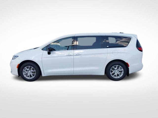 new 2025 Chrysler Pacifica car, priced at $38,620