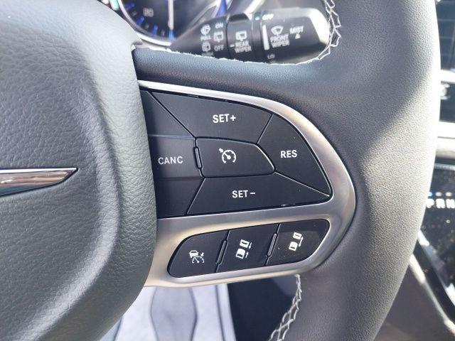 new 2025 Chrysler Pacifica car, priced at $38,620