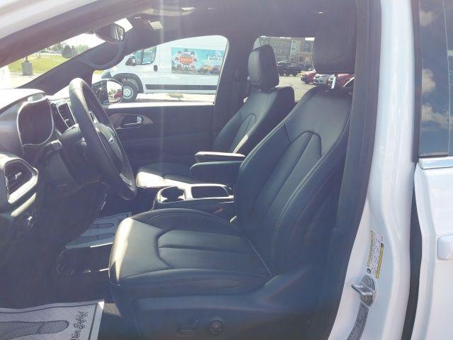 new 2025 Chrysler Pacifica car, priced at $38,620