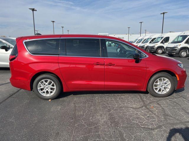 new 2024 Chrysler Pacifica car, priced at $36,690