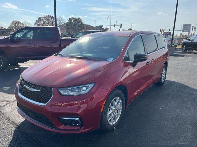 new 2024 Chrysler Pacifica car, priced at $36,690