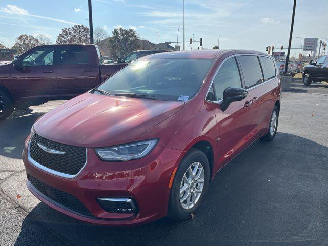 new 2024 Chrysler Pacifica car, priced at $36,690