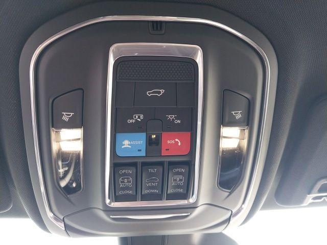 new 2025 Jeep Grand Cherokee car, priced at $45,140