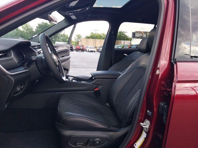 new 2025 Jeep Grand Cherokee car, priced at $39,730