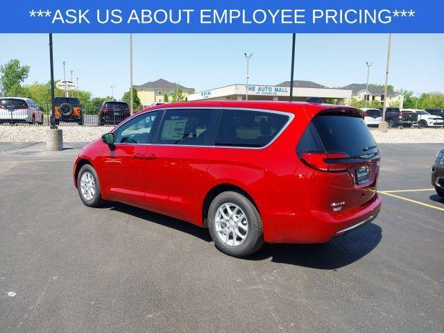 new 2025 Chrysler Pacifica car, priced at $39,940