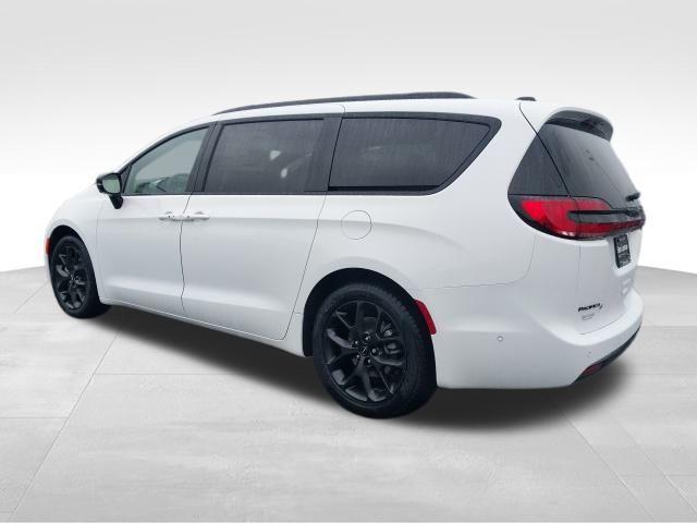 new 2025 Chrysler Pacifica car, priced at $43,545