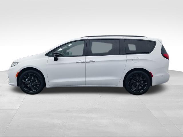 new 2025 Chrysler Pacifica car, priced at $43,545