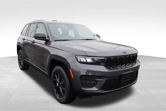 new 2025 Jeep Grand Cherokee car, priced at $42,020