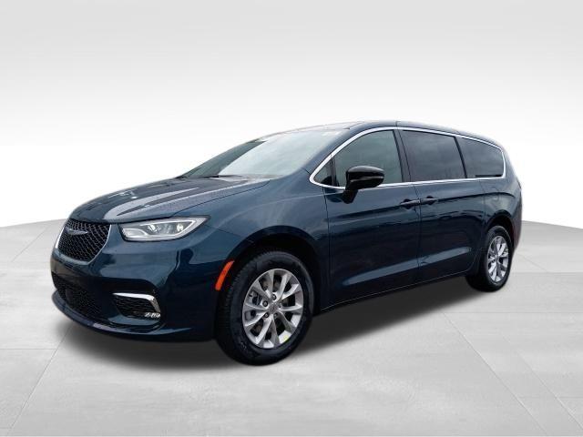 new 2025 Chrysler Pacifica car, priced at $39,635