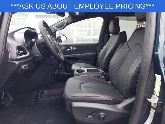 new 2025 Chrysler Pacifica car, priced at $41,635